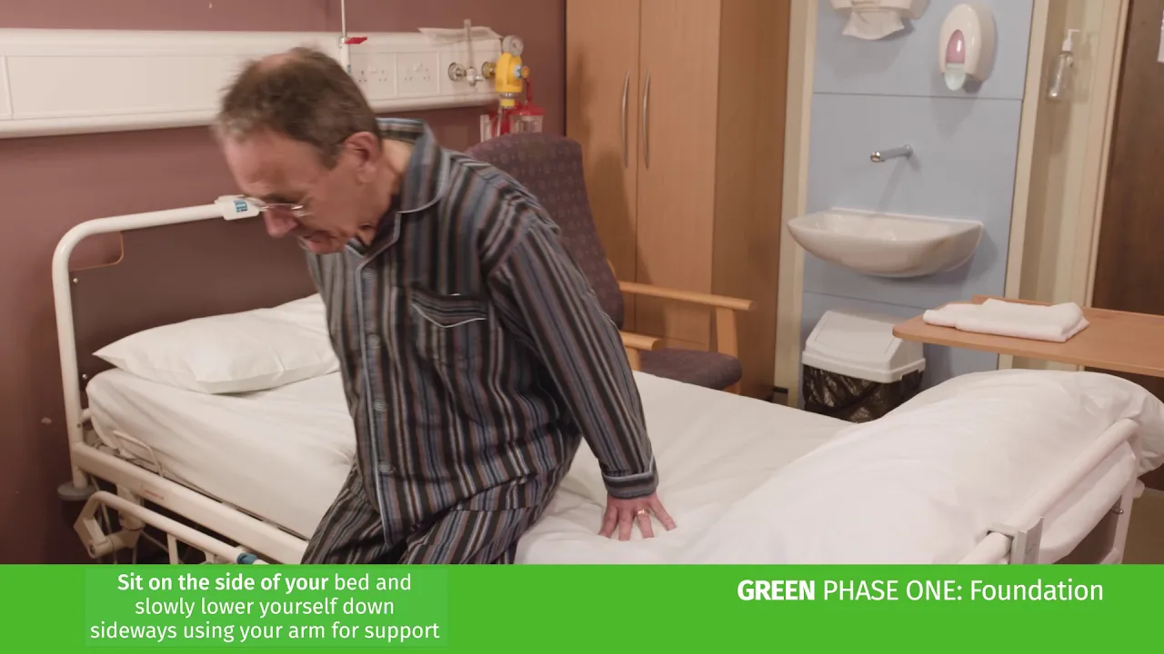 En mand i en hospitalsseng