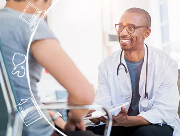 un médecin parlant à un patient