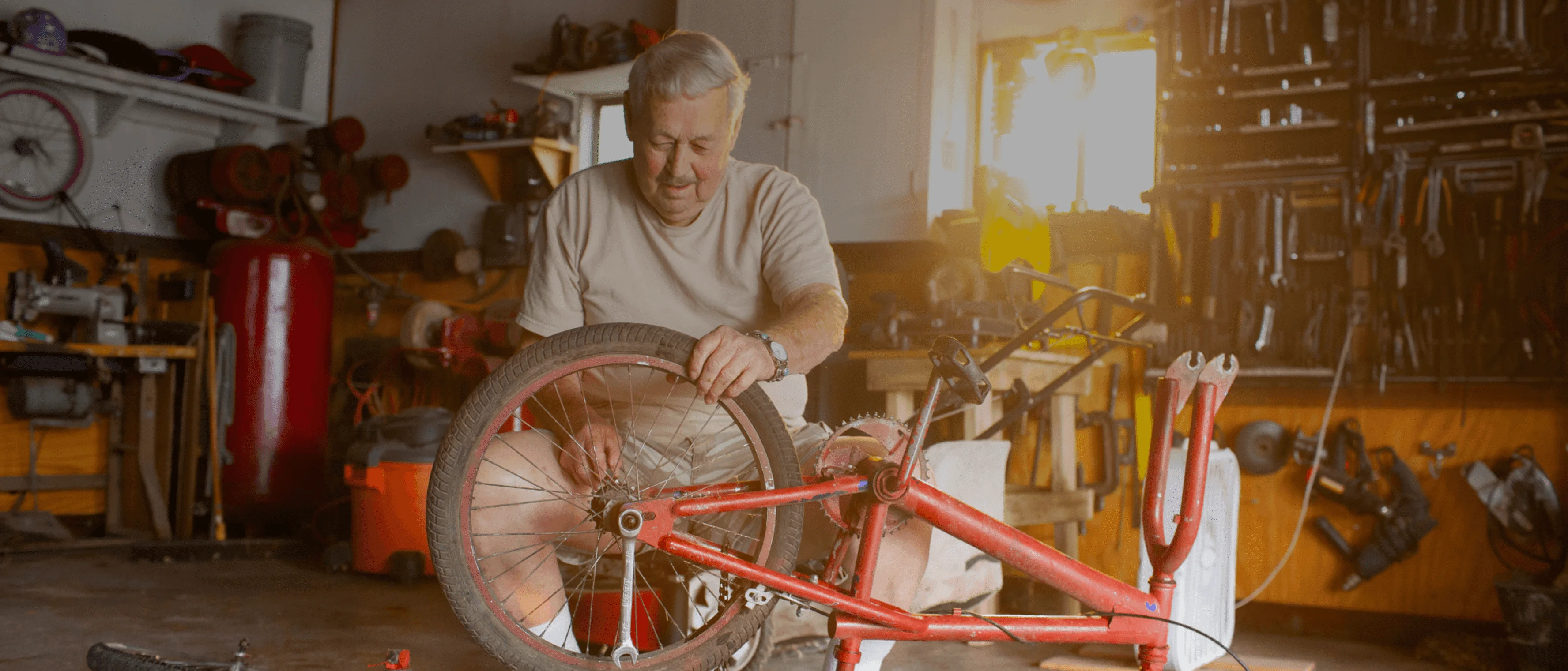 en person, der arbejder på en cykel